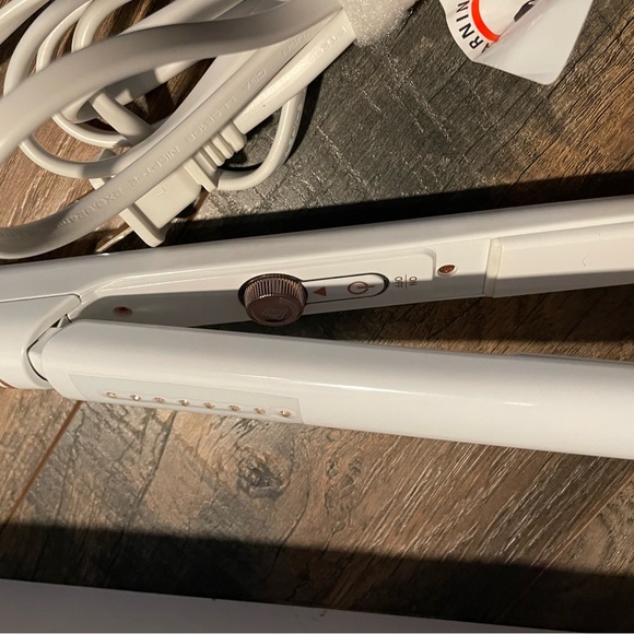 T3 SinglePass 1” Ceramic Straightening Styling Flat Iron Wht Gold Model 73509 - Picture 5 of 8